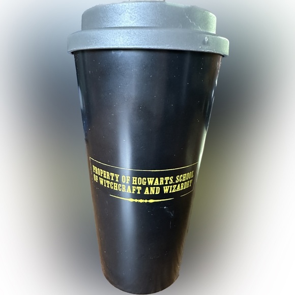 Harry Potter Hogwarts Crest Plastic Travel Mug - Picture 2 of 5